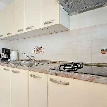 Viola Three Apartment *