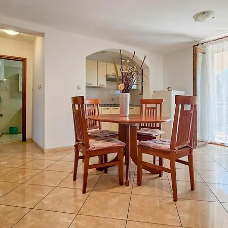 Apartment Viola Three *