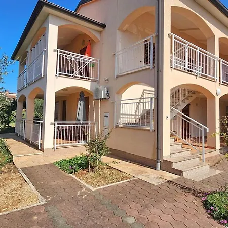 Viola Three Novigrad Istria